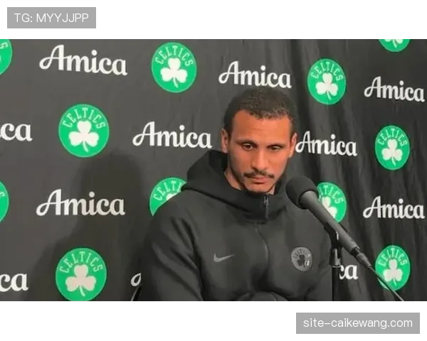 马祖拉复盘防守漏洞 重点研究湖人空切与勒布朗战术执行细节