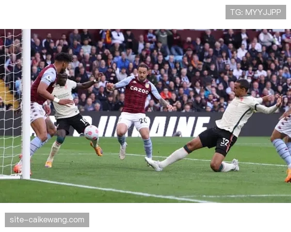 海牛中场拦截后精准直塞,埃朱马助攻叶博亚一击制胜 海牛中场拦截后精准直塞,埃朱马助攻叶博亚一击制胜